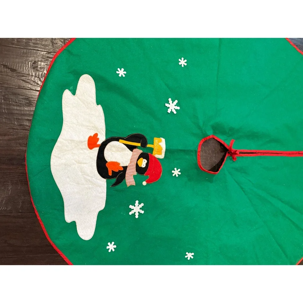 Christmas Holiday Tree Skirt Green Penguin Snowflake Felt Holiday 45 Inch‎ VTG